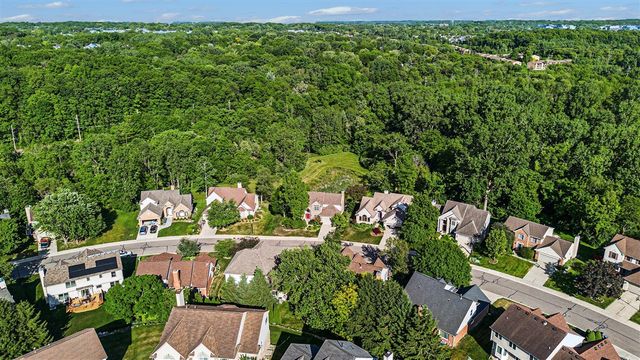 2877 Leslie Park Circle, Ann Arbor, MI 48105