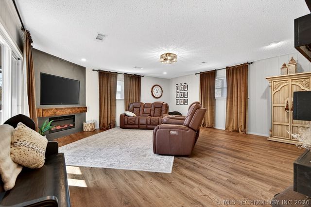 2417 Chapel Hill Road, Bartlesville, OK 74006