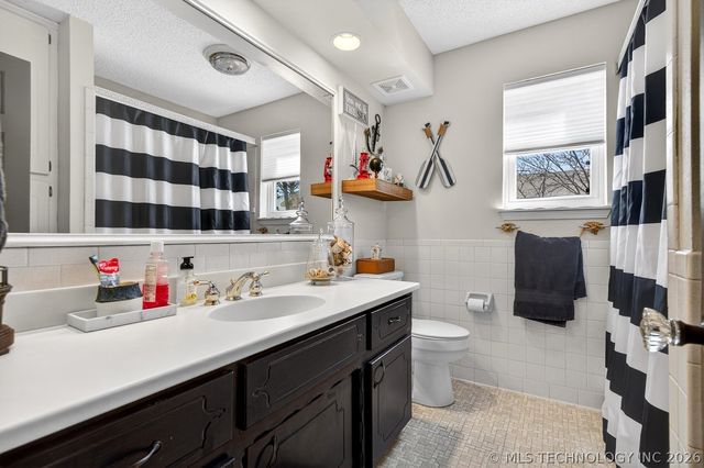 2417 Chapel Hill Road, Bartlesville, OK 74006