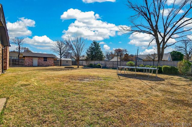 2417 Chapel Hill Road, Bartlesville, OK 74006