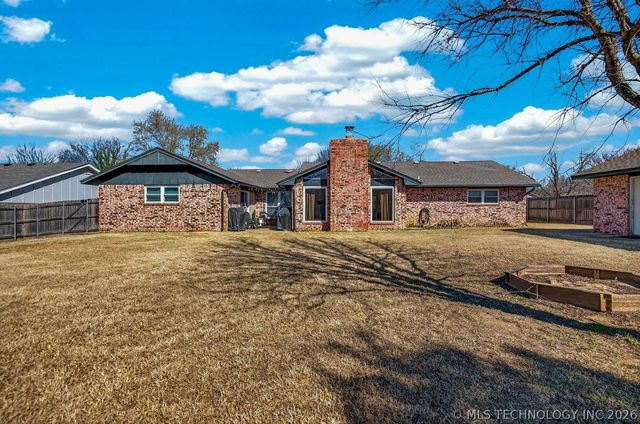 2417 Chapel Hill Road, Bartlesville, OK 74006