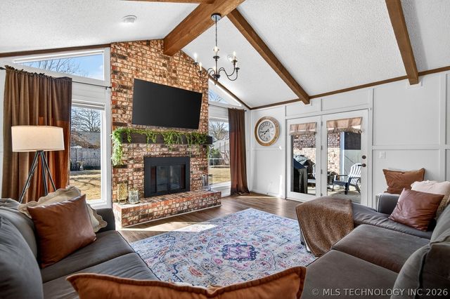 2417 Chapel Hill Road, Bartlesville, OK 74006