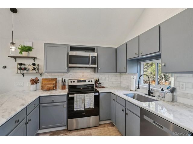 10205 E Peakview Ave, Englewood, CO 80111