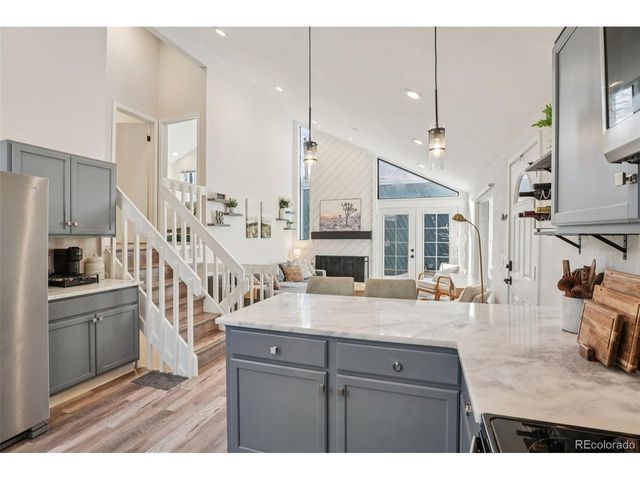 10205 E Peakview Ave, Englewood, CO 80111