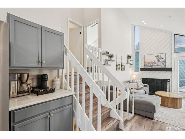 10205 E Peakview Ave, Englewood, CO 80111