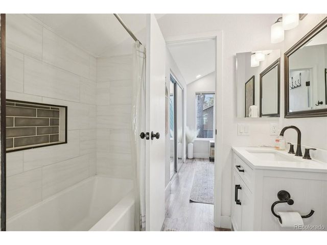 10205 E Peakview Ave, Englewood, CO 80111