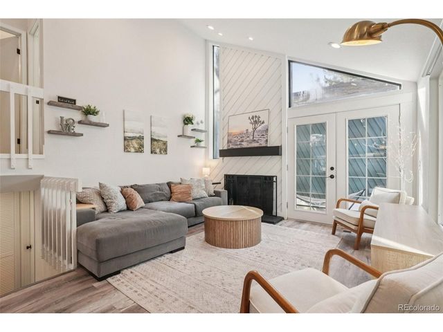 10205 E Peakview Ave, Englewood, CO 80111