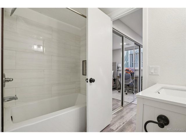 10205 E Peakview Ave, Englewood, CO 80111