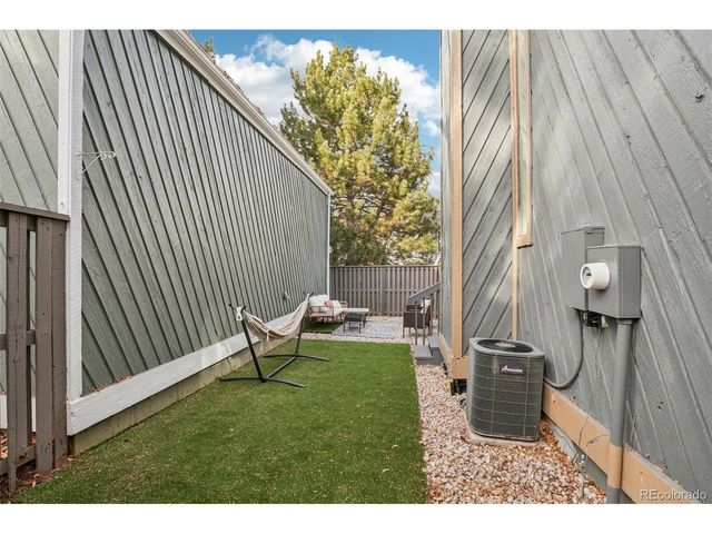 10205 E Peakview Ave, Englewood, CO 80111