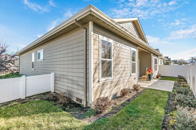 1189 Lindsey Court, Central Point, OR 97502