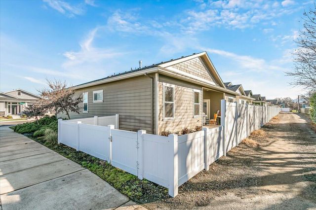 1189 Lindsey Court, Central Point, OR 97502