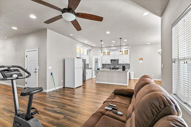 1189 Lindsey Court, Central Point, OR 97502