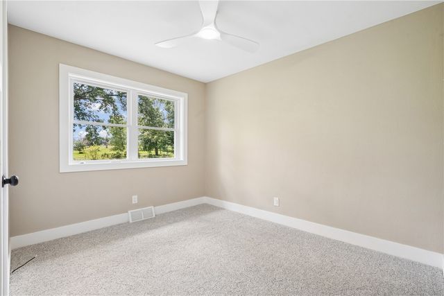 1033 Rolling Glen Drive, Marion, IA 52402