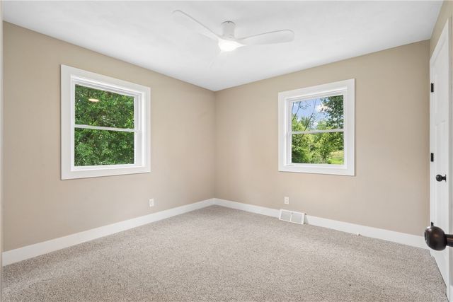 1033 Rolling Glen Drive, Marion, IA 52402