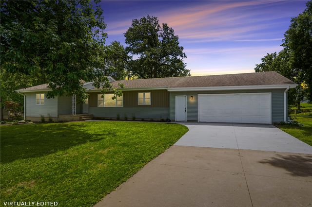 1033 Rolling Glen Drive, Marion, IA 52402