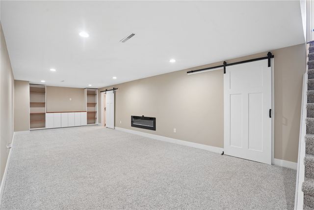 1033 Rolling Glen Drive, Marion, IA 52402