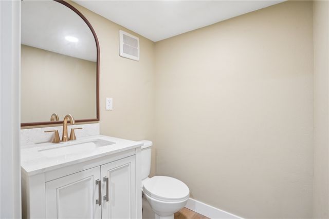 1033 Rolling Glen Drive, Marion, IA 52402