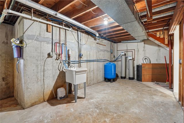 1033 Rolling Glen Drive, Marion, IA 52402