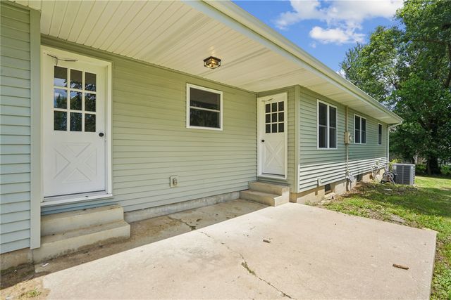 1033 Rolling Glen Drive, Marion, IA 52402
