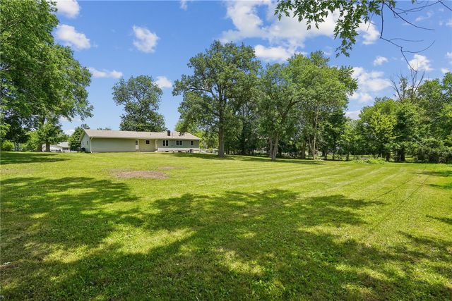 1033 Rolling Glen Drive, Marion, IA 52402