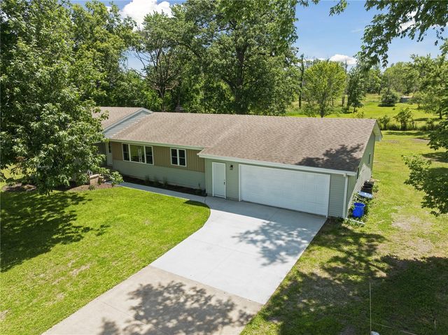 1033 Rolling Glen Drive, Marion, IA 52402