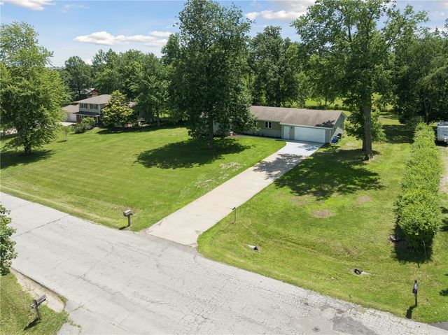 1033 Rolling Glen Drive, Marion, IA 52402