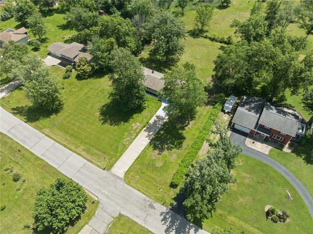 1033 Rolling Glen Drive, Marion, IA 52402