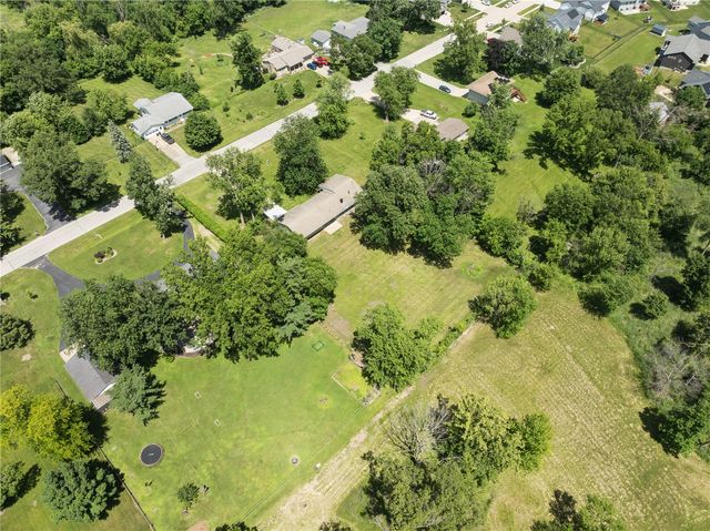 1033 Rolling Glen Drive, Marion, IA 52402