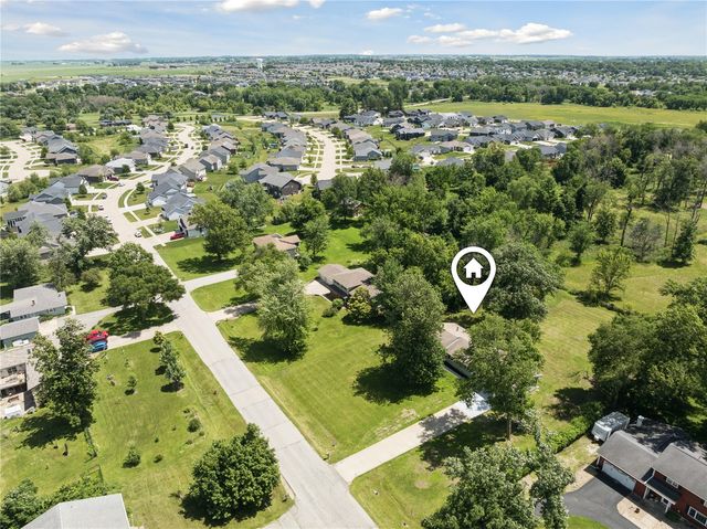 1033 Rolling Glen Drive, Marion, IA 52402