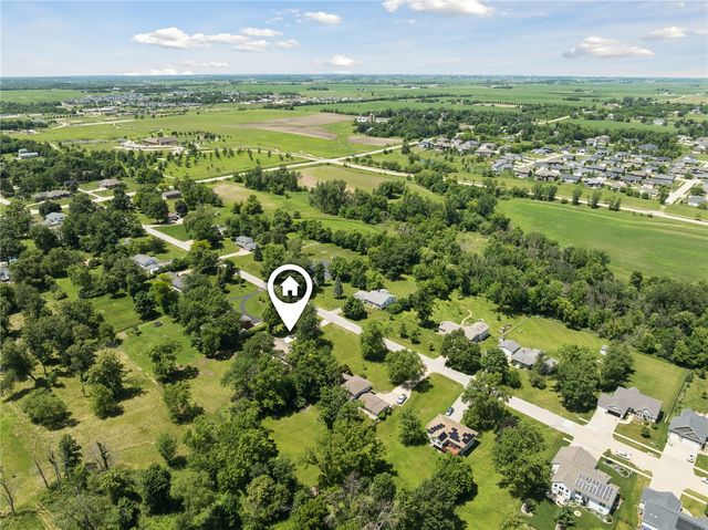 1033 Rolling Glen Drive, Marion, IA 52402