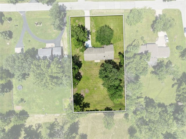 1033 Rolling Glen Drive, Marion, IA 52402