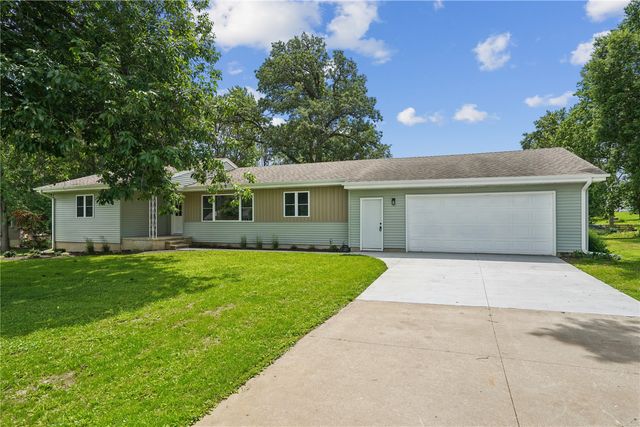 1033 Rolling Glen Drive, Marion, IA 52402