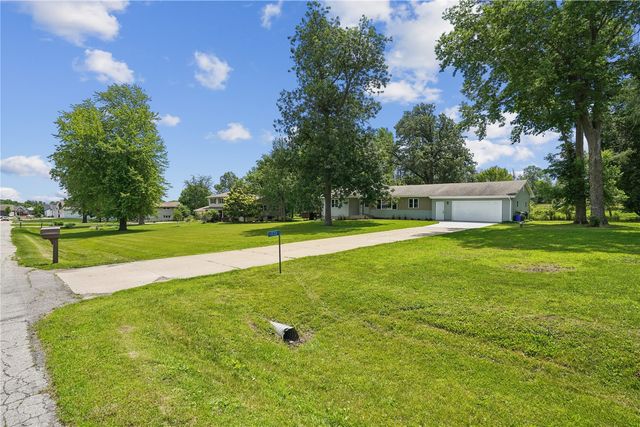 1033 Rolling Glen Drive, Marion, IA 52402