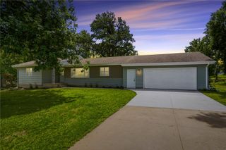 1033 Rolling Glen Drive, Marion, IA 52402