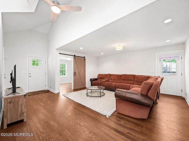 28 Riverview Drive, Tinton Falls, NJ 07724