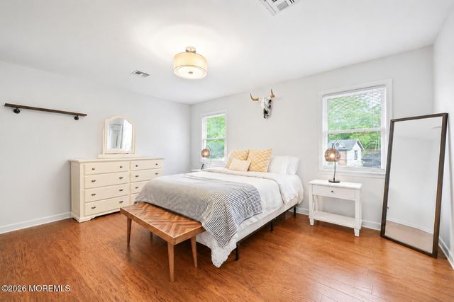 28 Riverview Drive, Tinton Falls, NJ 07724