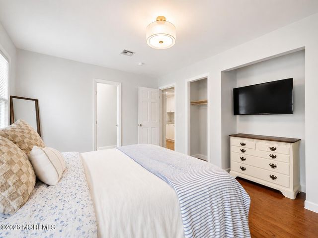 28 Riverview Drive, Tinton Falls, NJ 07724