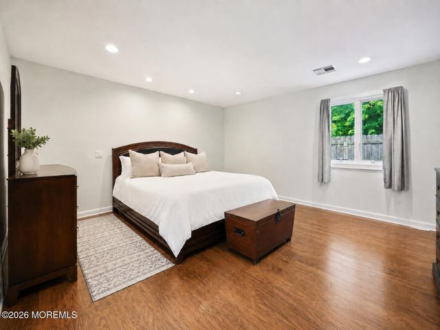 28 Riverview Drive, Tinton Falls, NJ 07724
