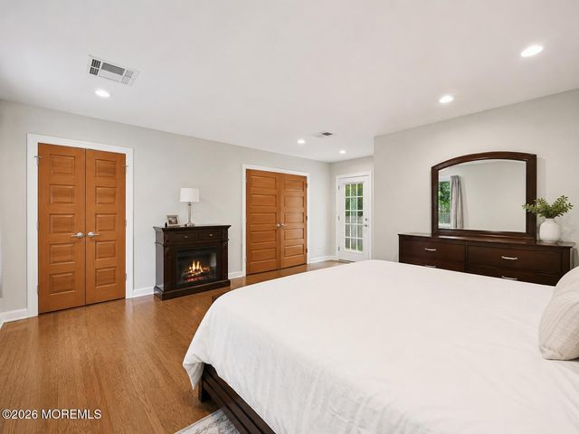 28 Riverview Drive, Tinton Falls, NJ 07724