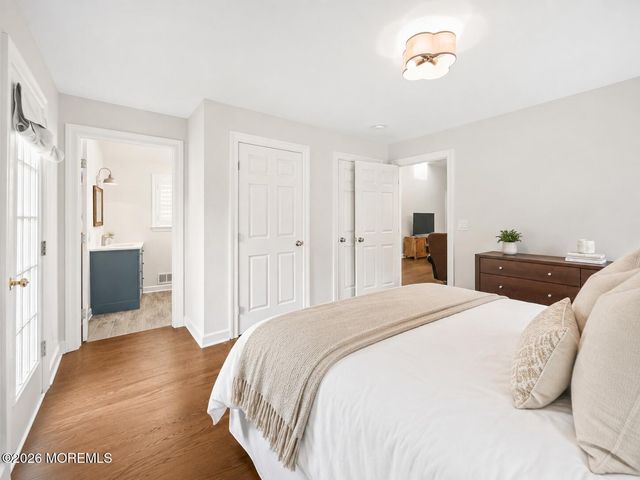 28 Riverview Drive, Tinton Falls, NJ 07724