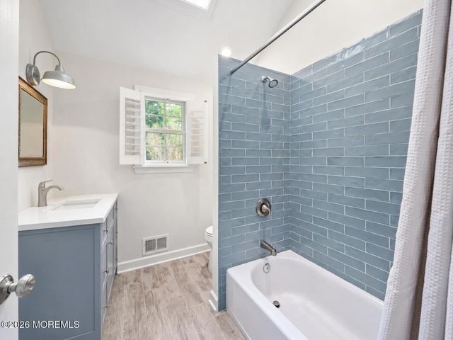 28 Riverview Drive, Tinton Falls, NJ 07724