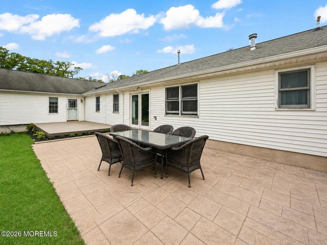 28 Riverview Drive, Tinton Falls, NJ 07724