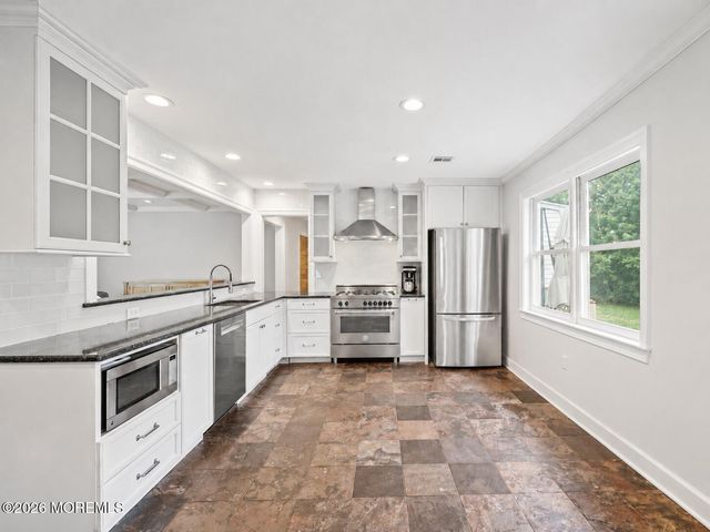 28 Riverview Drive, Tinton Falls, NJ 07724