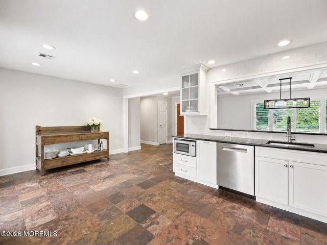 28 Riverview Drive, Tinton Falls, NJ 07724