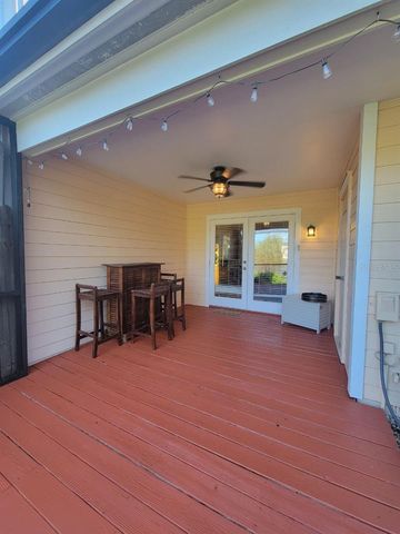 3377 W WYOMING CIRCLE, Tampa, FL 33611