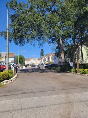 3377 W WYOMING CIRCLE, Tampa, FL 33611