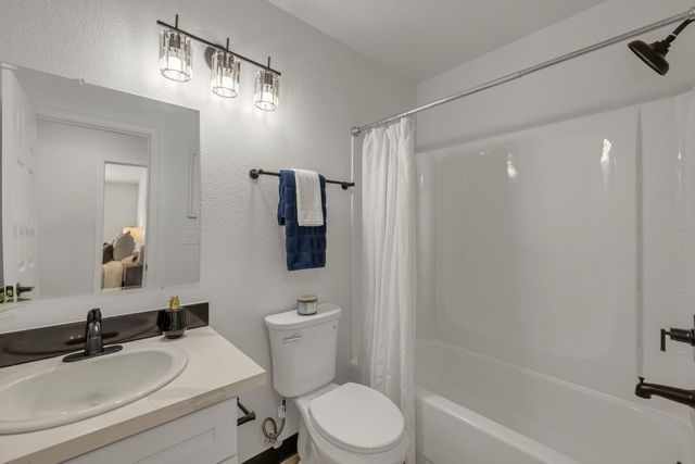 8541 Still Woods Ct, Sacramento, CA 95828