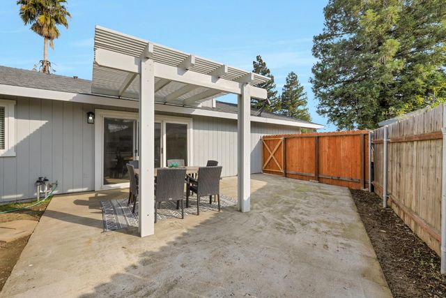 8541 Still Woods Ct, Sacramento, CA 95828