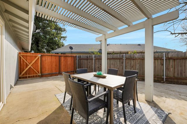 8541 Still Woods Ct, Sacramento, CA 95828