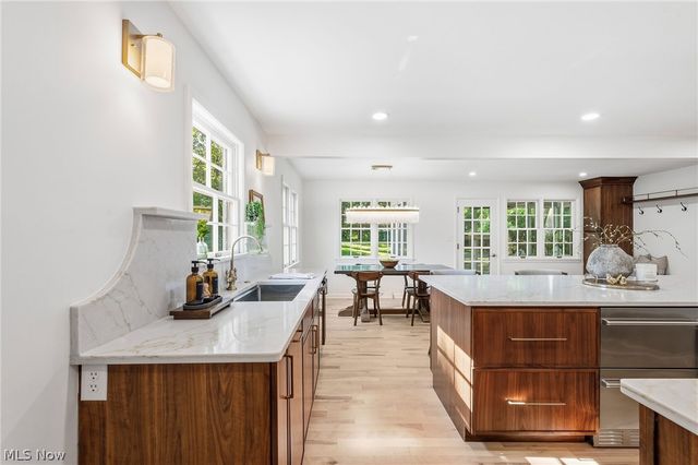21510 Halburton Road, Beachwood, OH 44112